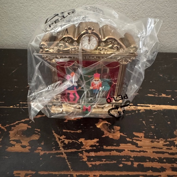 NWT Bath & Body Works Nutcracker Wallflower Projector Wallflower Plug - Picture 4 of 8